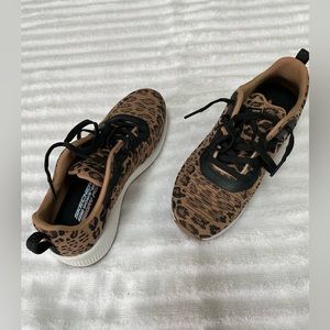 Women’s Skechers Bobs, leopard, size 5.5